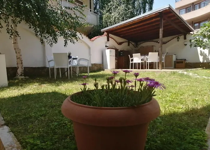 בית הארחה Siana House רבדה