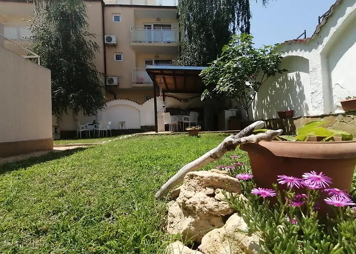 בית הארחה Siana House רבדה