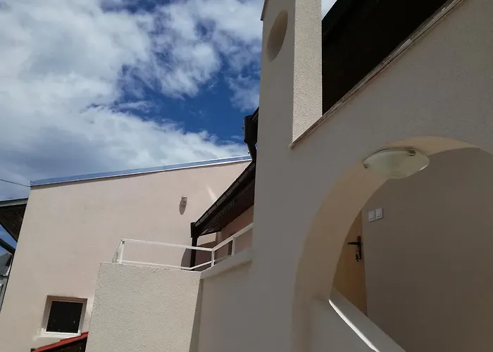 Siana House בית הארחה